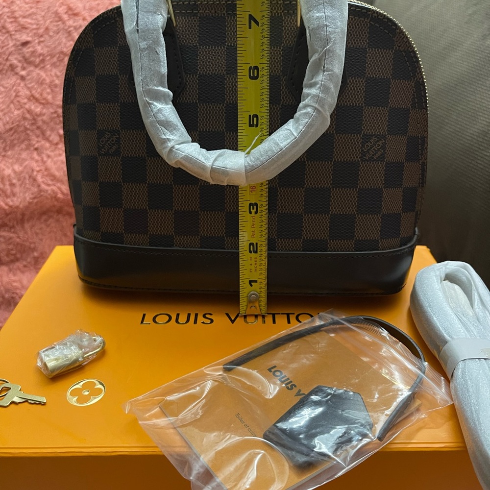RESERVE Fashion Inspired mini bag❤️❤️😘 - Picture 5 of 15